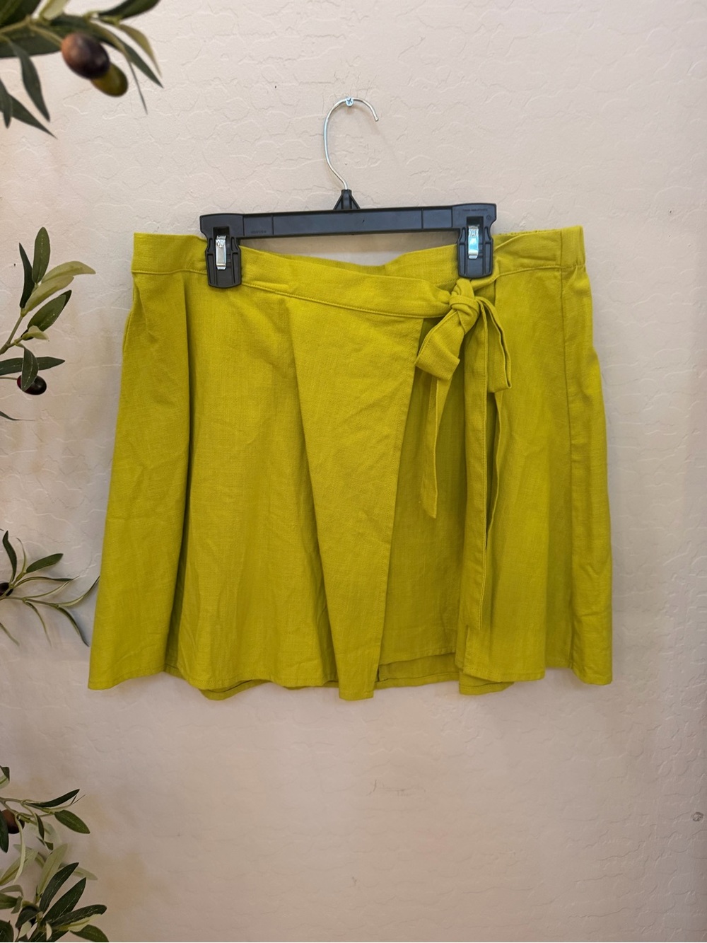 Women’s Tie-Waist Linen Blend Skirt in Chartreuse